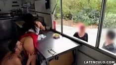 Redare Latina wetback-missy a fost futută înainte de clienți - Lilly Mansion
