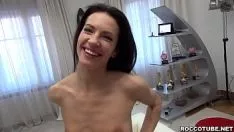 Redare Linda thomas moretti obține două sume mamut în ieșirile ei