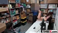播放 热辣的青少年偷窃者只有一个选择