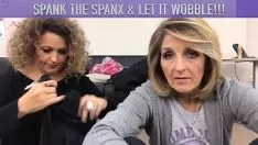 播放 Nadia sawalha's brobdingnagian 奶和范妮