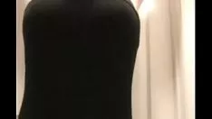 Играть Милфа с большими сиськами обнажена в видео от первого лица