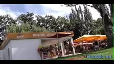 चलाएँ Fulgurous किशोर श्यामला लड़की व्यक्त प्यार करता है