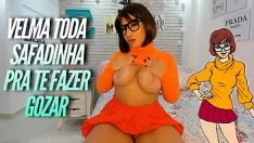 Redare Velma drop shotley de la Scooby Doo, iese în discuție Miss Begrime, tribbing și folosind ulei pe sânii mari și fundul ei mare