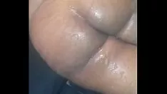 Jouer je force dehors sur elle