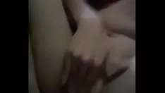 Play Pinay milf thumbs kitty-cat