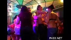 Redare Tânăra hottie se pune sever, mai târziu, degetul fantastic luminos