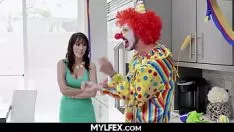 تشغيل كان على المهرج أن يسترد المرأة غير الصحية من شراع هاوس ألانا