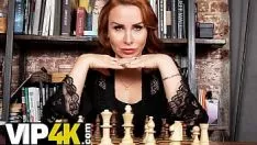Играть Нагноение4k. вместо того, чтобы играть в шахматы парень трахает удивительный член