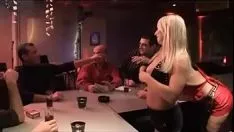 Reproducir Gang up-spang en el comedor