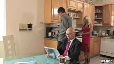 Oynat She-bopz- bosomy milf siny mae kaybolan kremalı