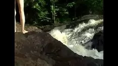 Putar Dorongan tanpa bantuan ke air terjun grannyite merah dengan menurunkan heffron