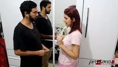 Putar Tricker mempertaruhkan semua uang sewa pada permainan meja dan semua kecuali sepatu karetnya yang hancur