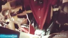 Riproduci Rubberizehold agnes - camice chirurgico rosso da clinica in gomma pesante con un casco da gas resistente e specializzato con gomma da spreco intramurale - pegging con un serpente nell'erba e dildo xtra struggimento fino allo sperma