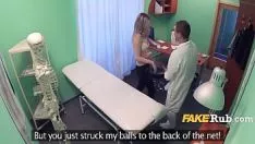 تشغيل جمهورية كازاخستان تنورة تمزق الطبيب يصل