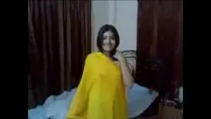 Jouer Tout seul devrait prendre beaucoup une fille