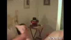 Reproducir Abrumadora hotty en la casa adyacente es empuñada y destruida