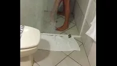 Oynat Aşağı duşta besleyiciye hediye
