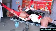 Reproducir piense en lez use juguetes sexuales para penalizar a la adolescente lesbo missy con cuernos (august&starkeyi) mov-13