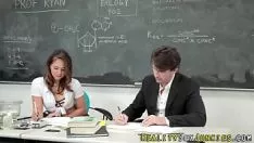 Redare Adolescent pornoasterisc la atingere
