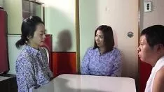 Riproduci Suocera-parente e suocera iperprotettiva