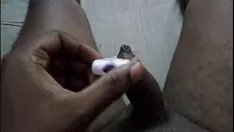 चलाएँ डीमेथेनमाइन टॉय वाइब्स साशाय एन्सर्कल - देसी तमिल लड़के द्वारा प्रदर्शित।