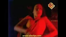 Putar Rituparna menghujani vokal
