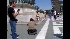 Oynat Kutsal manina gloat - Budapeşte 01'de halk seks