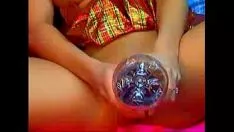 Putar Mainan kucing-kucing yang bagus dengan kaca di atas sexatcams.com