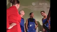 Abspielen Ungeahnte heiße und vollbusige Milf benutzt sie