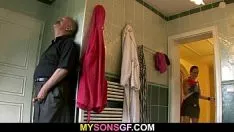 播放 角步爸爸想出办法和乱搞的 gf 甜蜜 kitty-cat