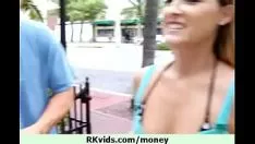 Oynat Para bu sıcak bebek 2'ye döküldü