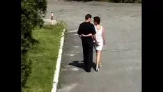 再生 家の滑らかな髪の子猫猫の女性は彼女の経済性サシェイをタンタリスします