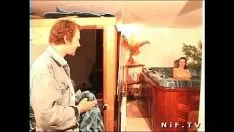 Играть Французская малышка трахается в джакузи