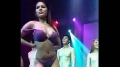 Oynat Www.toss offvids.net-video kayıt gezisi hafif fantastik parmak çıplak heykeli sopayla