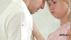 تشغيل تشويش إلكتروني سريع للقطط القطة في سن المراهقة