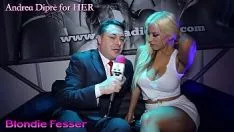 Reproduzir Quente twerworld-beater de loira fessr em andrea dipr&esculpture;