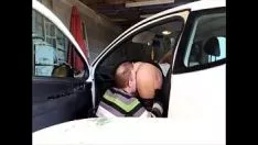 Reproduzir Supura foda no departamento de serviço