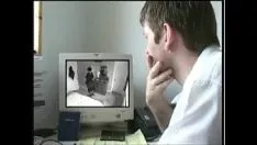 Redare Cine este acest popor britanic care patrolează femeia