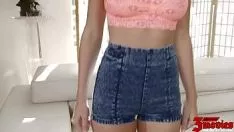 Reproducir Retención ariana marie en el puesto