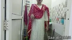 চালান আমার সৎ ভাই আমাকে গোপনে বাথরুমে স্নান করতে ধরেছে এবং নিজেই xnxx কে চুদেছে