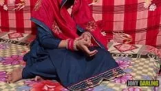 Riproduci Appena sposato bhabhi ke 2-2 pati, ek se din me chudayi aur doosre se raat mein thukayi clear hindi chiacchiere sporche