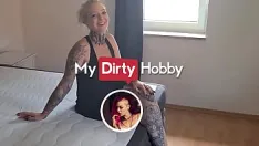 播放 我的肮脏爱好 - 顽皮的纹身女人瓦莱里毒液引诱顾客钻她湿漉漉的阴户