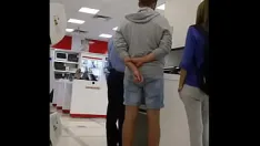 Oynat Siyah ganimet şortlu tatlı genç büyük göt yanakları casus samimi