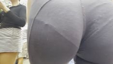 Redare Aproape mers pe jos leggins negri uimitor fund adolescent