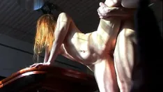 Jouer Resté seul à la maison avec la magnifique femme d'un ami et n'a pas pu résister au sexe.