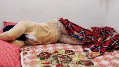 Reproducir Novia india chupada duro y follando con semen en sus axilas