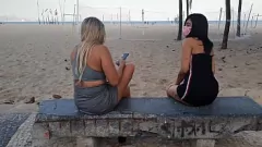 Oynat DJ Jump eşliğinde Egzotik Gençler Lunna Real ve Monique Lopes ile Copacabana Plajı'nda Vahşi Orgy