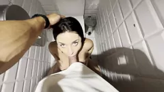 Putar Petualangan Blowjob Publik Bintang Porno Brasil Luiza Marcato dengan Ayam Besar Leo