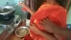 চালান অপেশাদার এশিয়ান স্ত্রীর আউটডোর সেক্স এবং হ্যান্ডজব অ্যাডভেঞ্চার