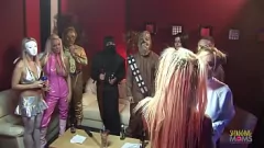 Redare Petrecerea sexului de grup cu MILF -uri fierbinți în ciorapi și țâțe mari